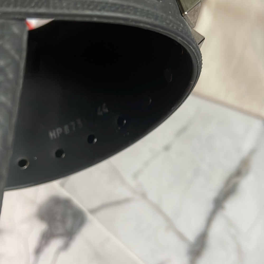 VALENTINO Rockstud Rubber Slider Sandal🖤 - Picture 10 of 15